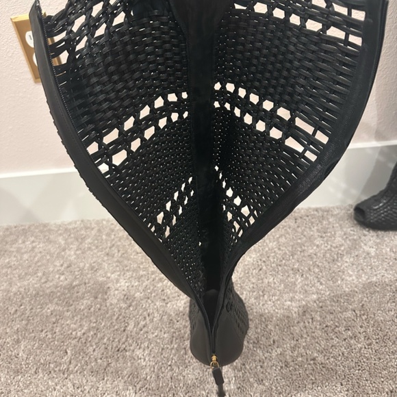 BARELY WORN GUCCI "PEEP PARKER" Boots - Picture 5 of 10